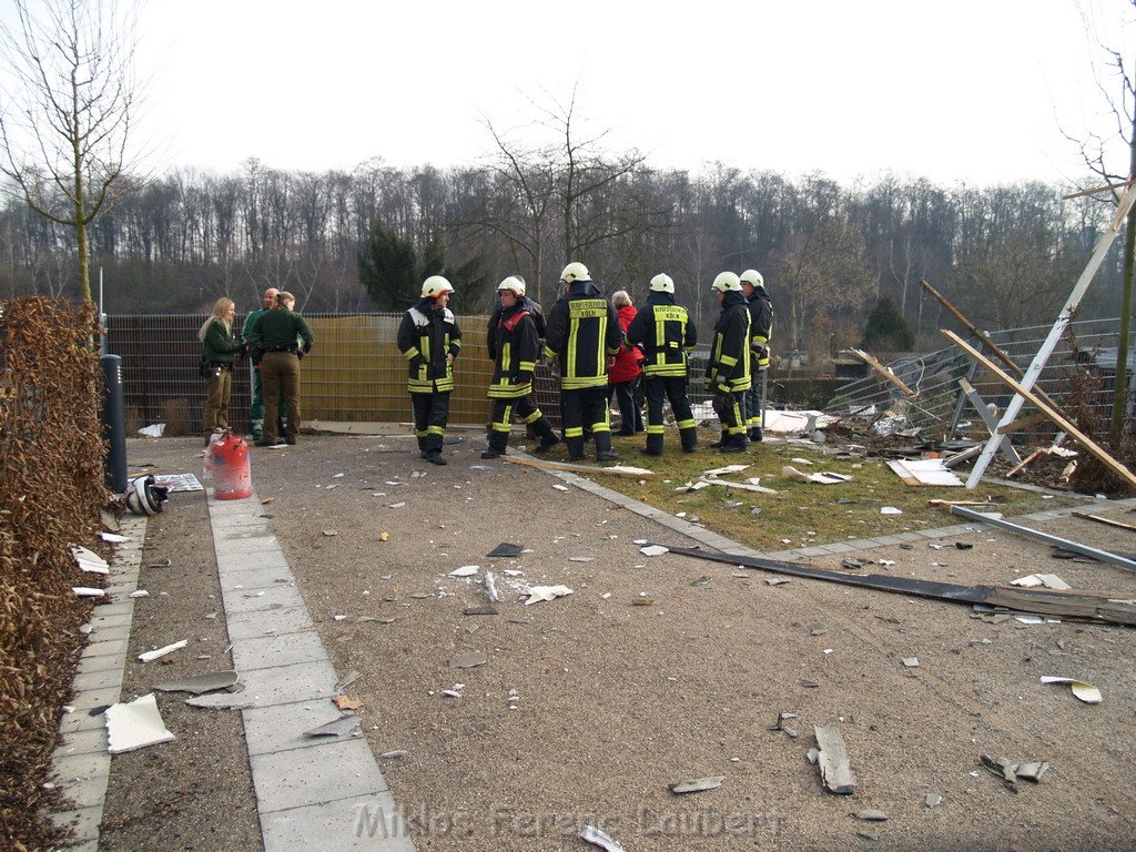 Gartenhaus in Koeln Vingst Nobelstr explodiert   P075.JPG